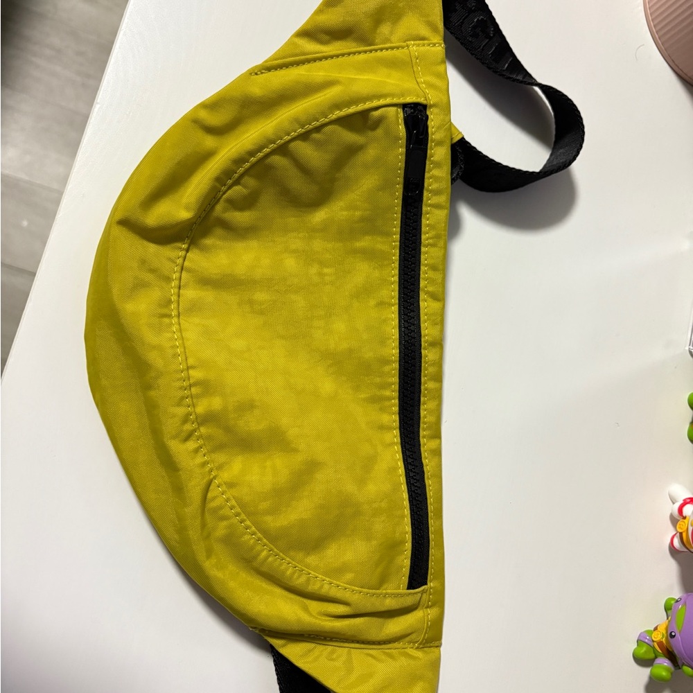 BAGGU Crescent Fanny pack (color sour)